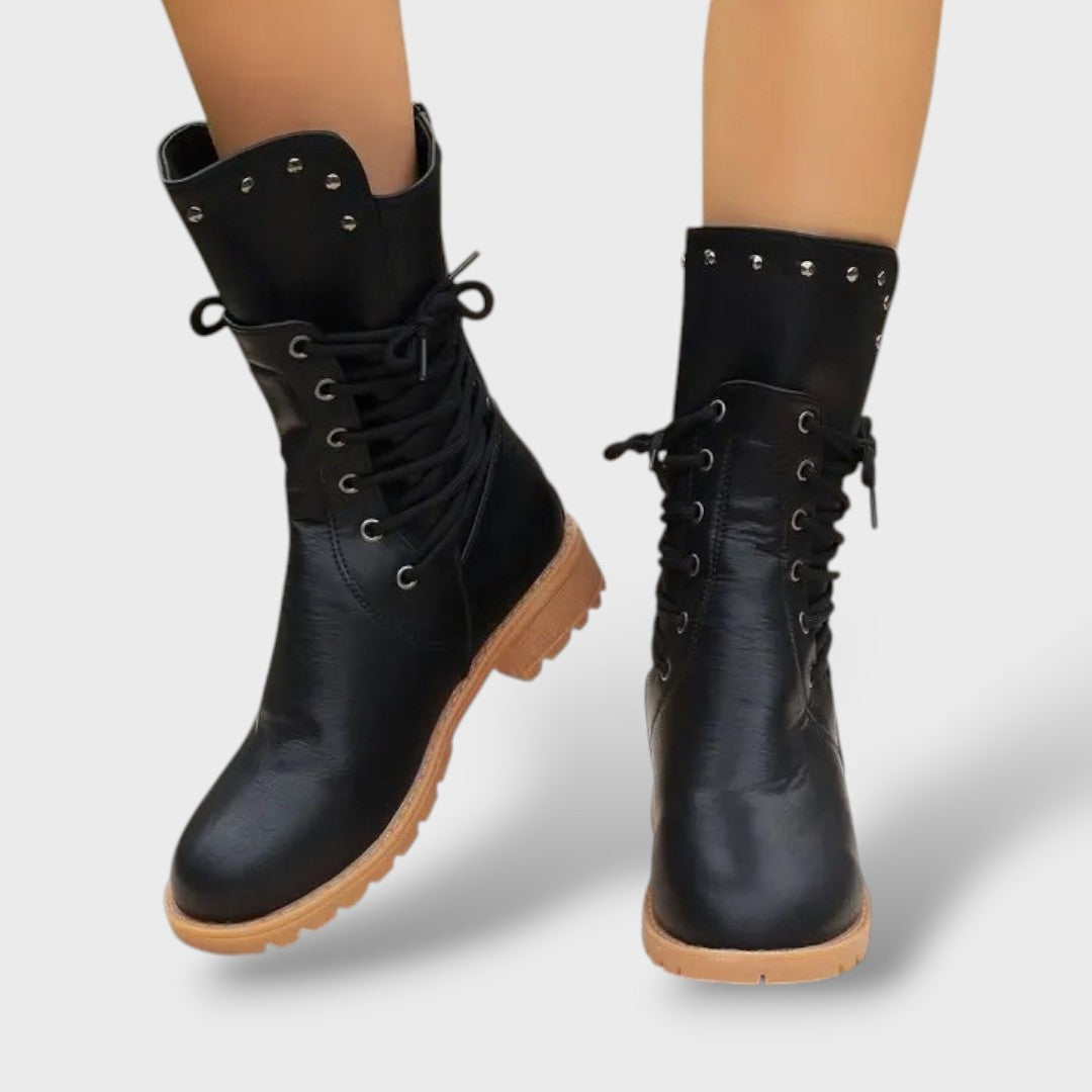 Botas de Media Caña con Cordones y Detalles de Tachuelas